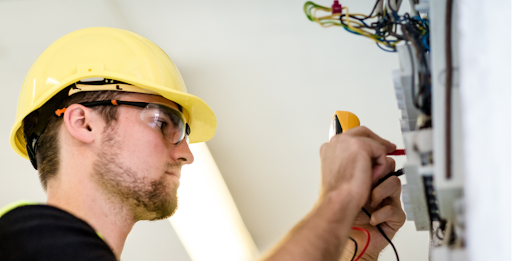 5 Reasons Why You Need to Hire an Electrical Contractor Electrical Contractor